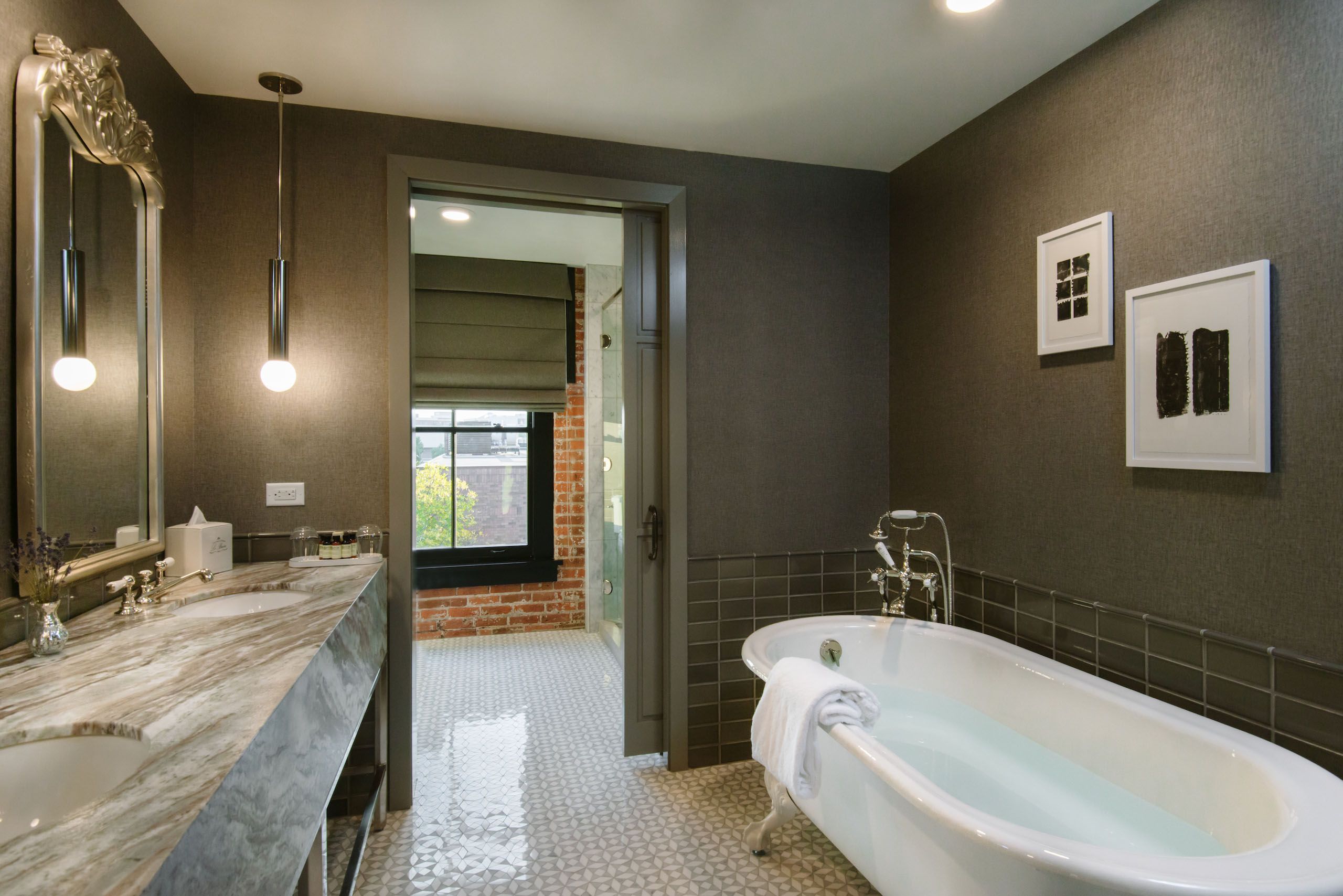 Luxe Junior Suite bathroom